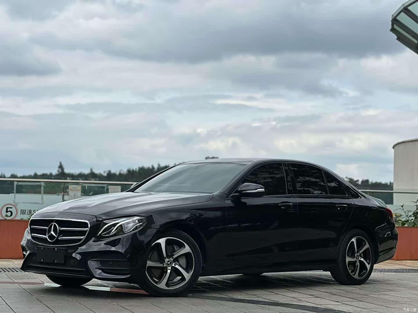 Mercedes-Benz E-Class, 2017 1