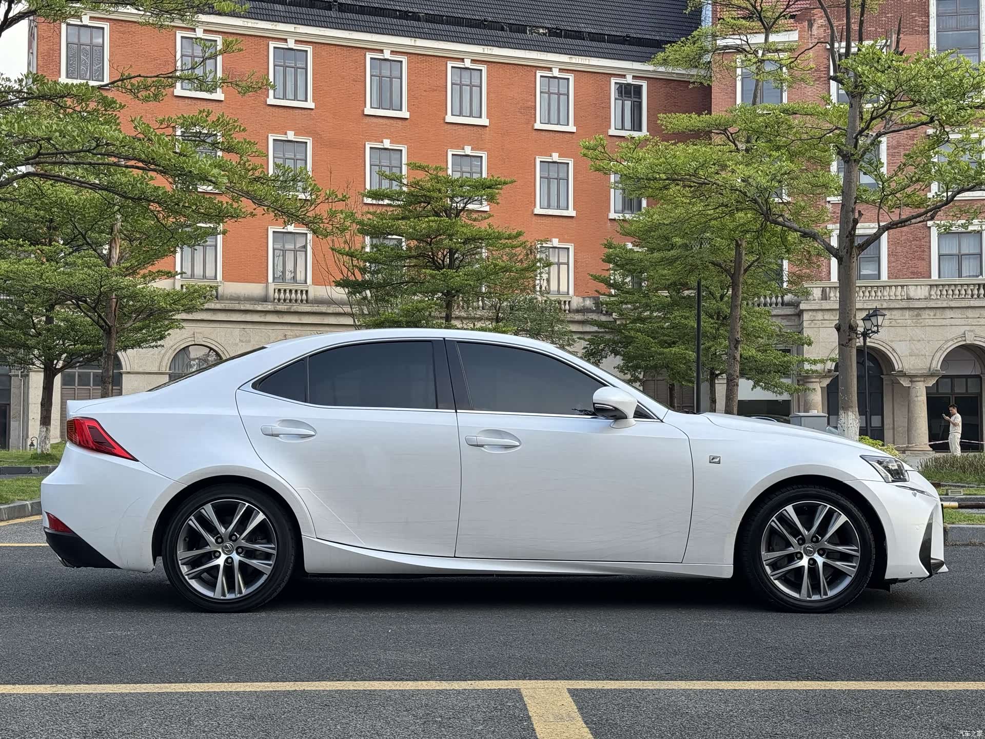 Lexus IS, 2018 4