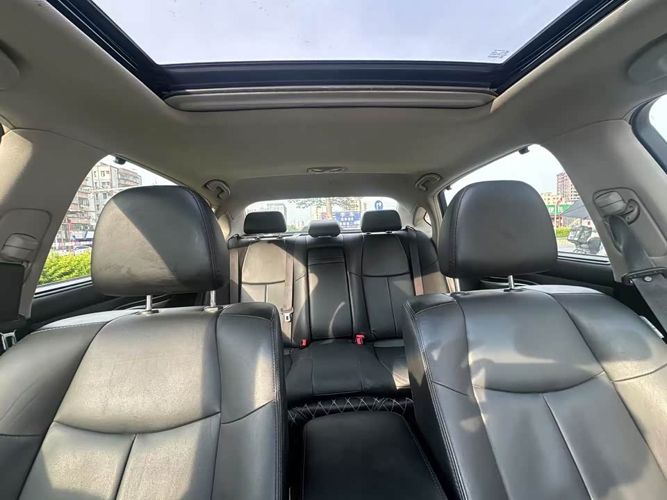 Infiniti Q70 Infiniti Q70