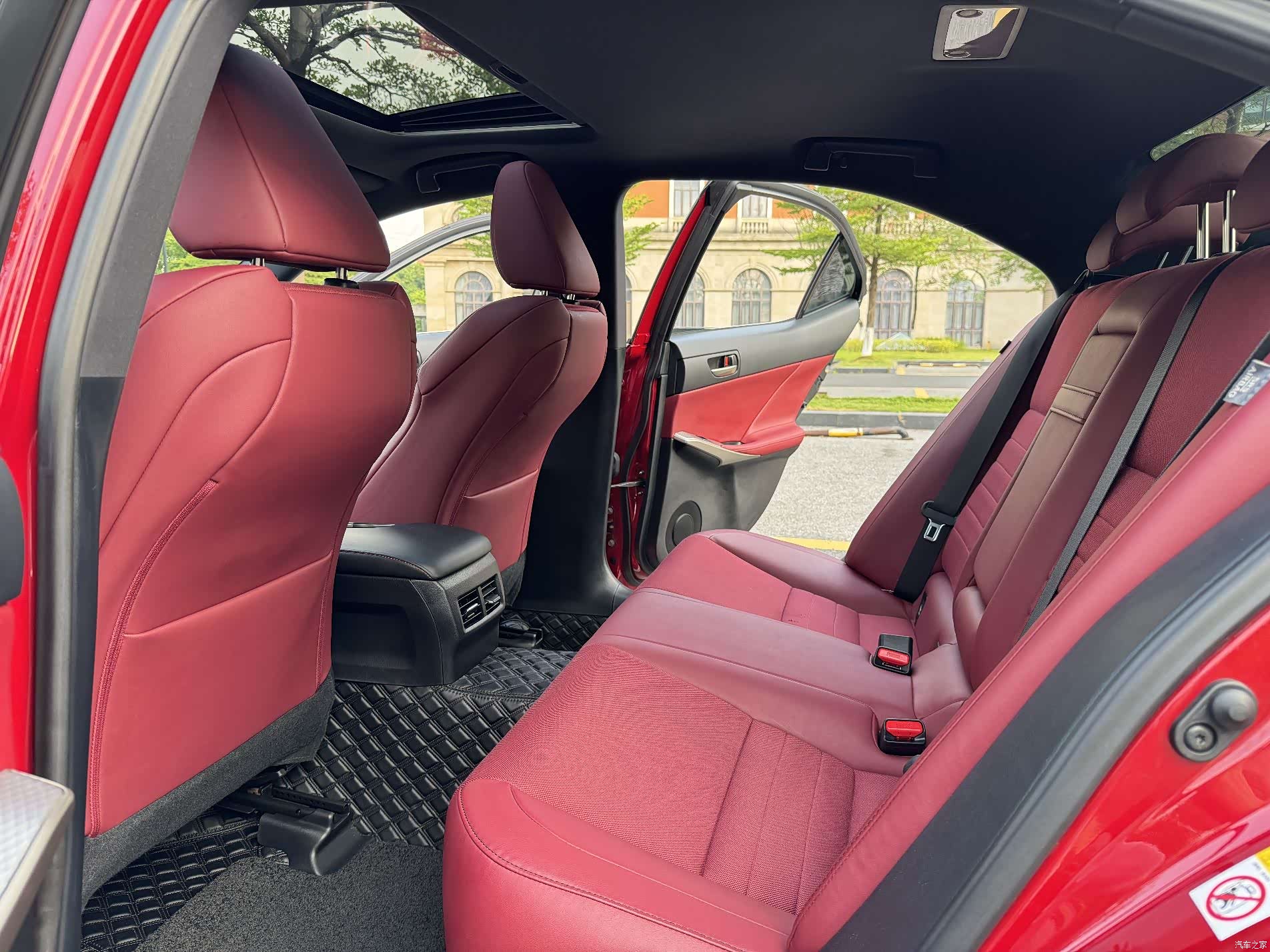 Lexus IS, 2018 15