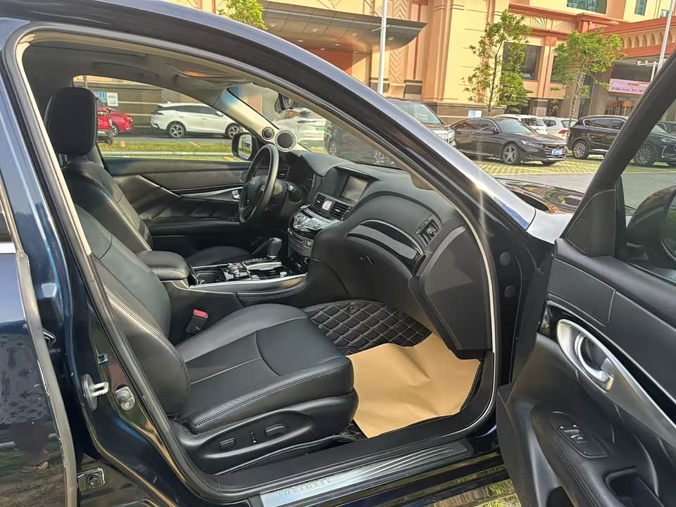 Infiniti Q70 Infiniti Q70