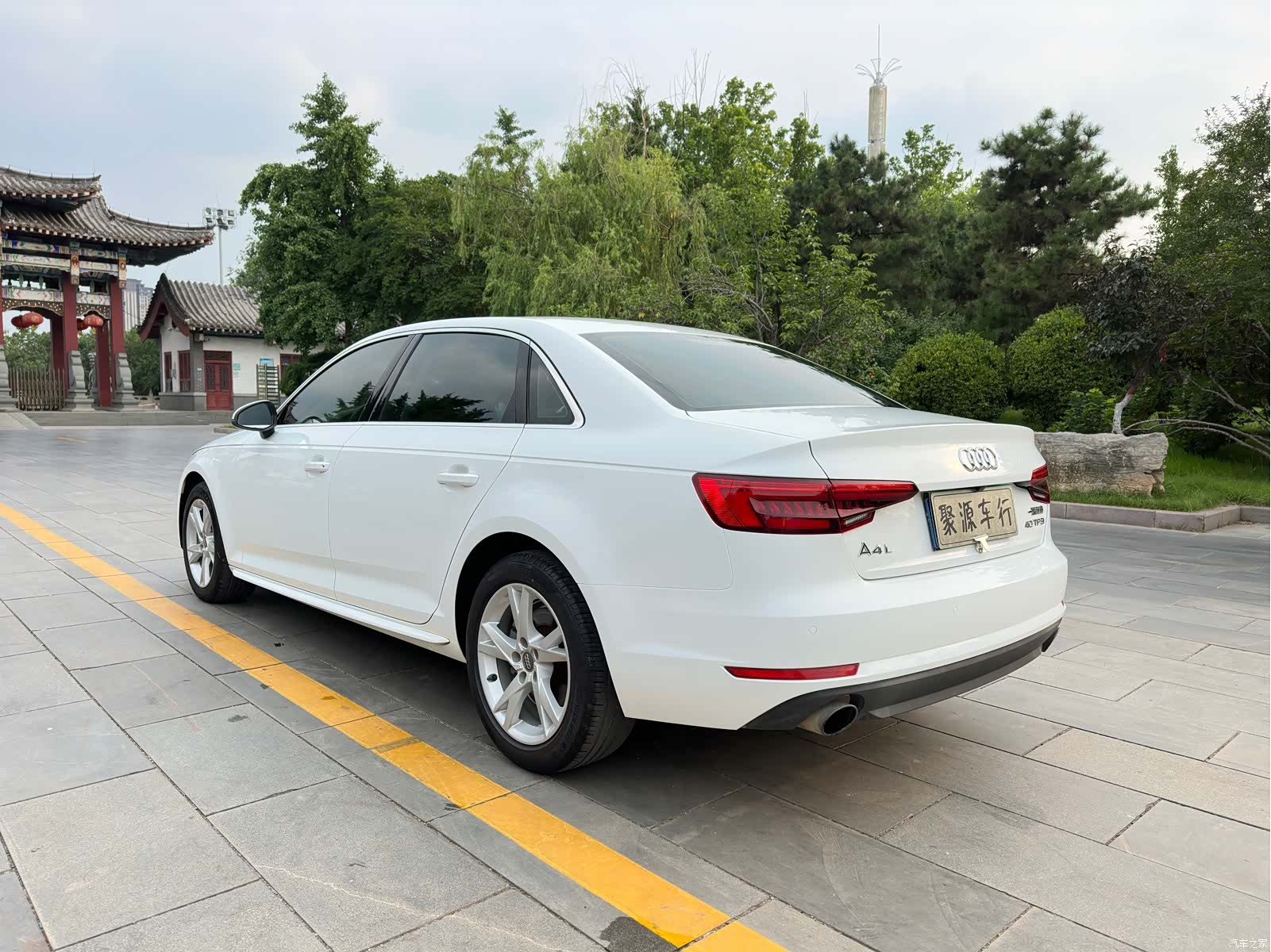 Audi A4L, 2017 все фото