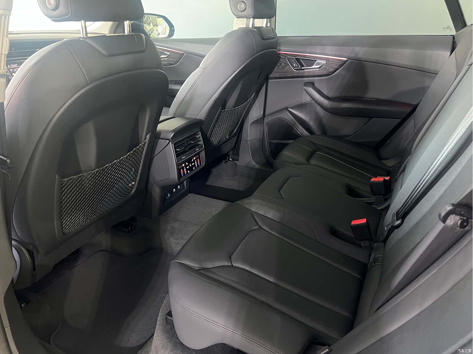 Audi Q8, 2023 10