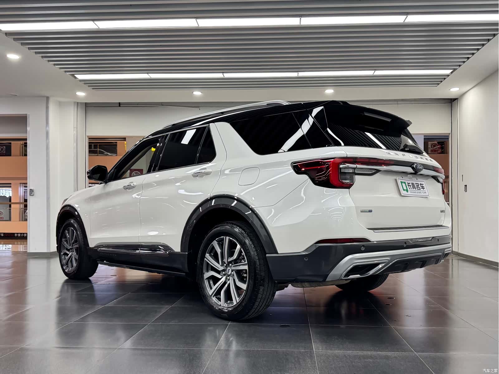 Ford Explorer, 2023 все фото