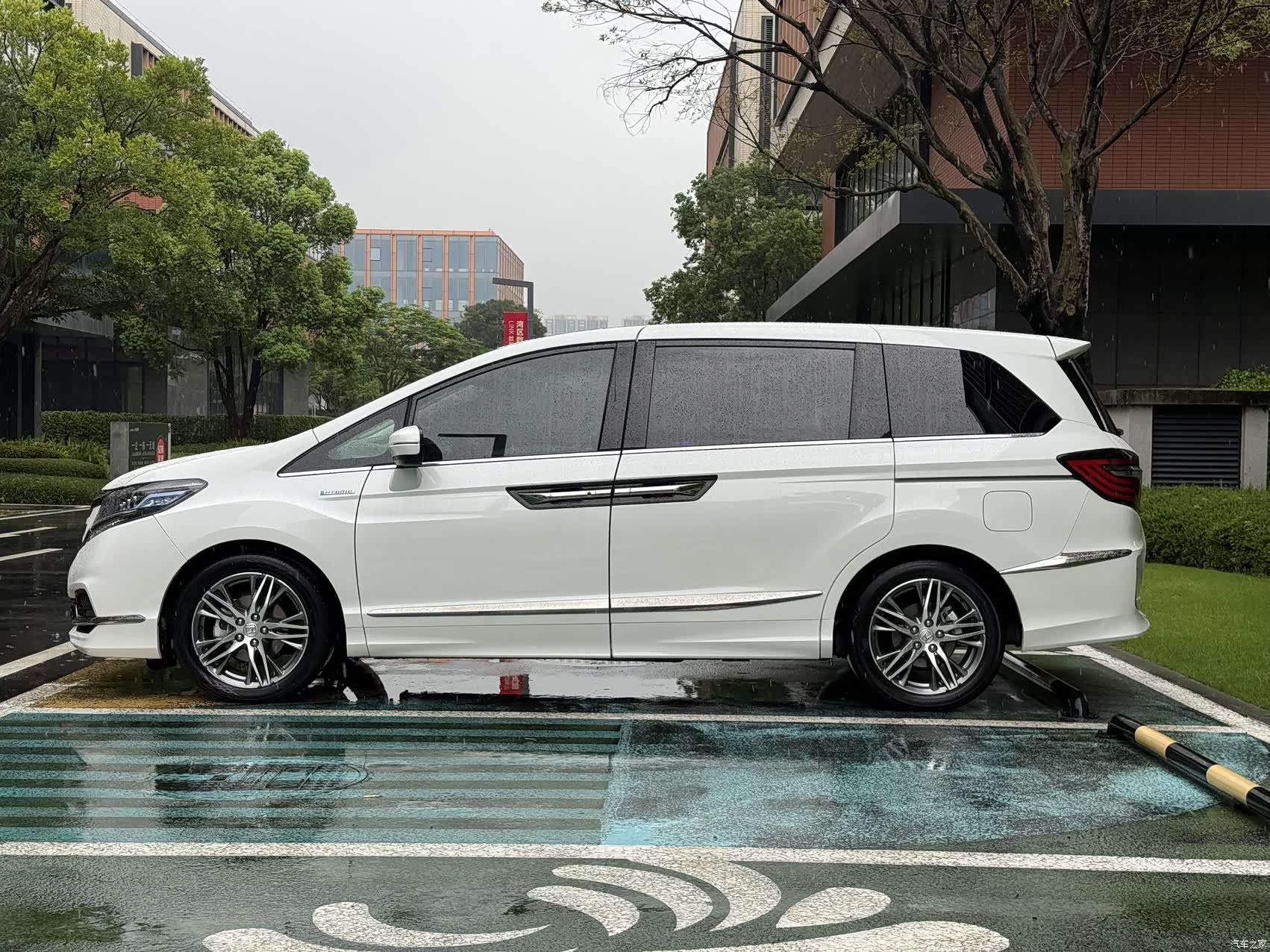 Honda Elysion, 2019 все фото
