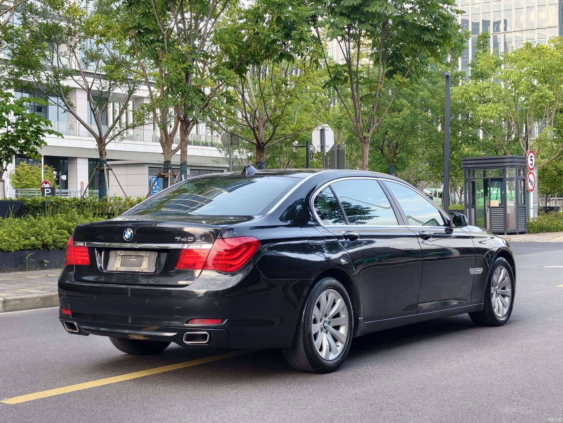 BMW 7 Series, 2011 4