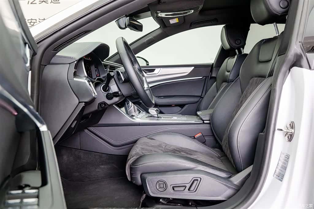Audi A7L, 2026 11