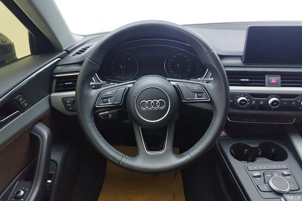 Audi A4L, 2018 15