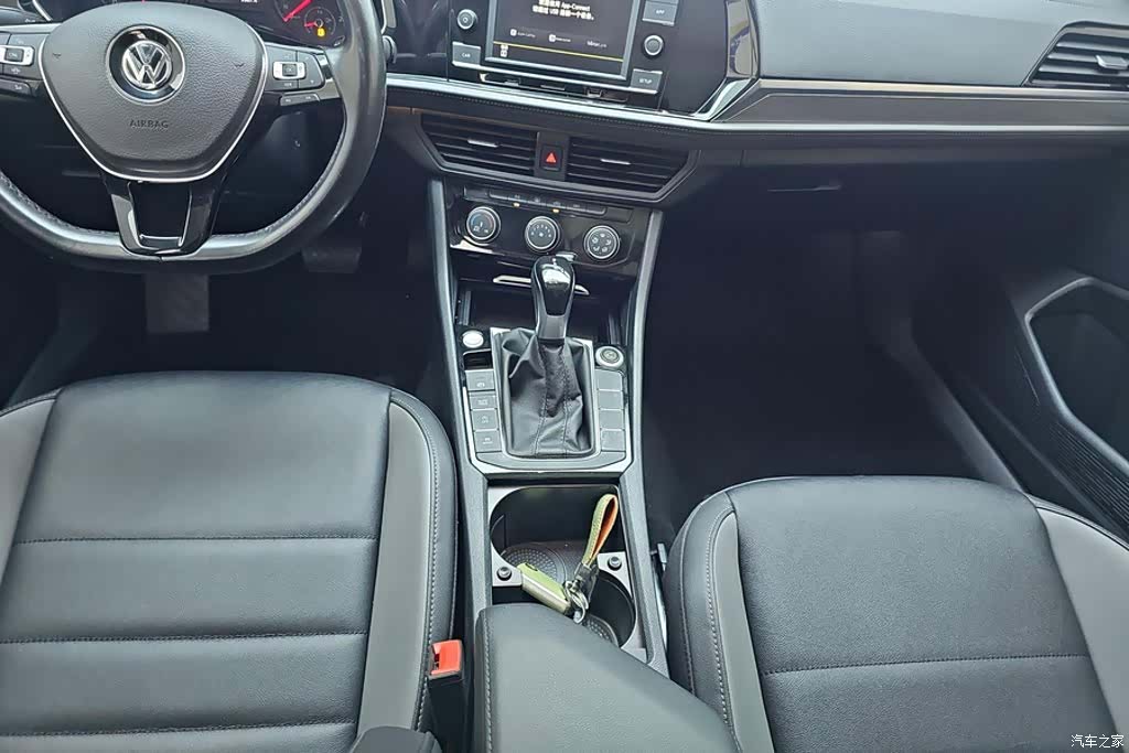 Volkswagen Sagitar, 2020 16