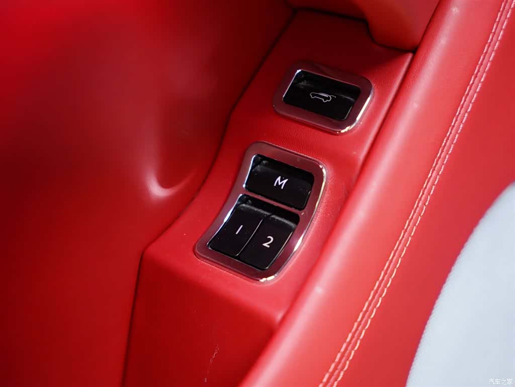 Bentley Bentayga, 2021 31
