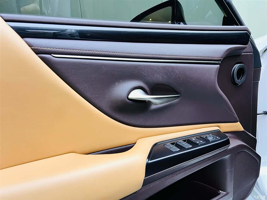 Lexus ES, 2020 11