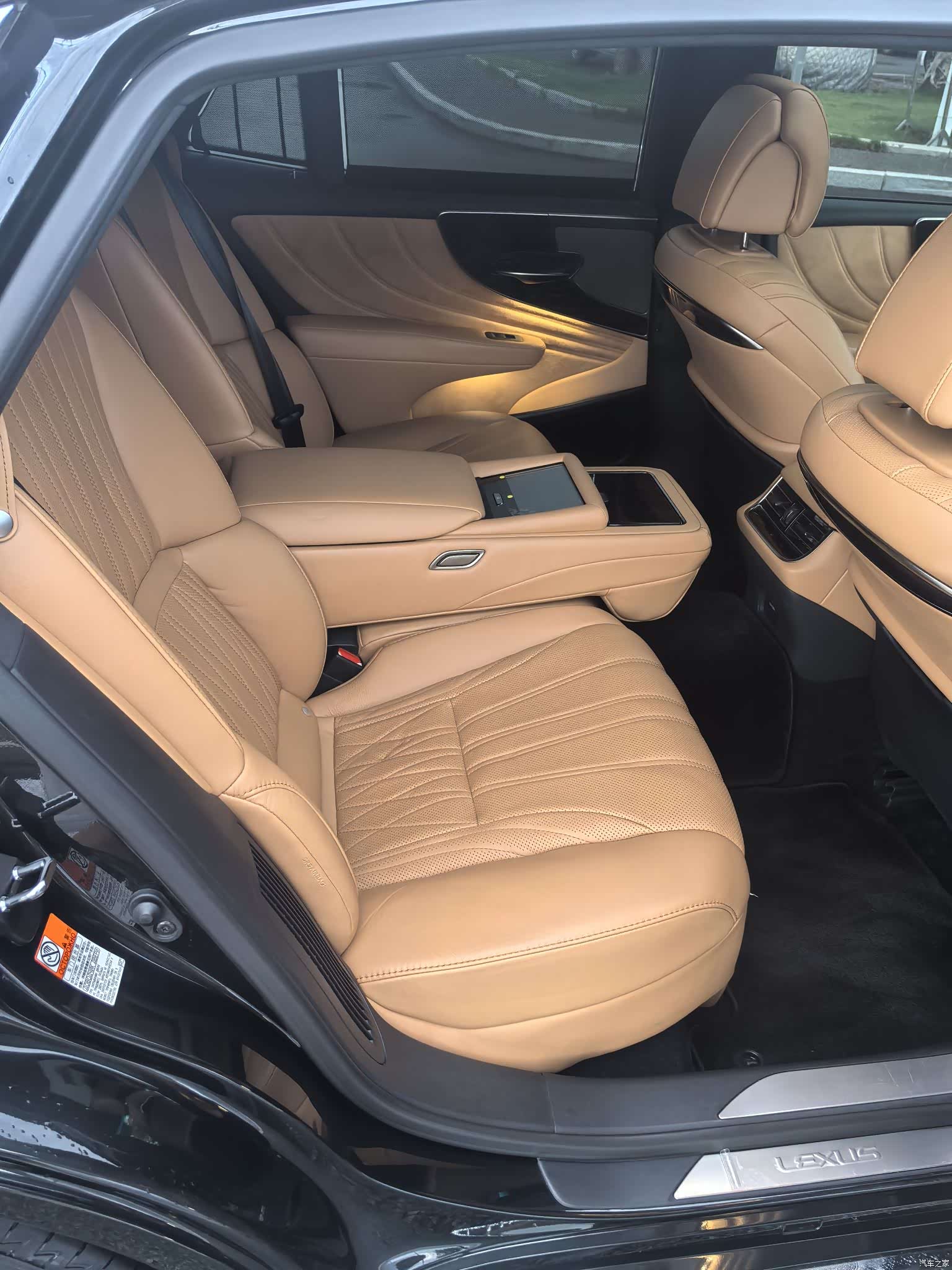 Lexus LS, 2023 18