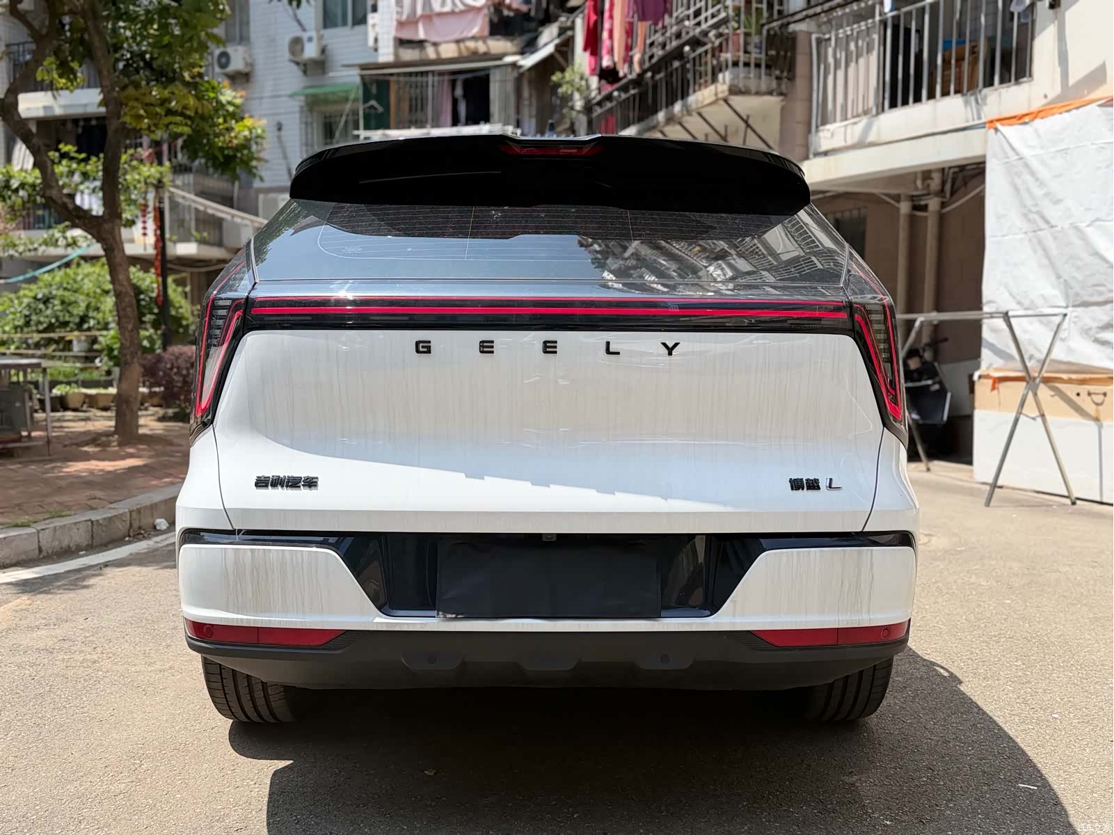 Geely Boyue, 2026 все фото