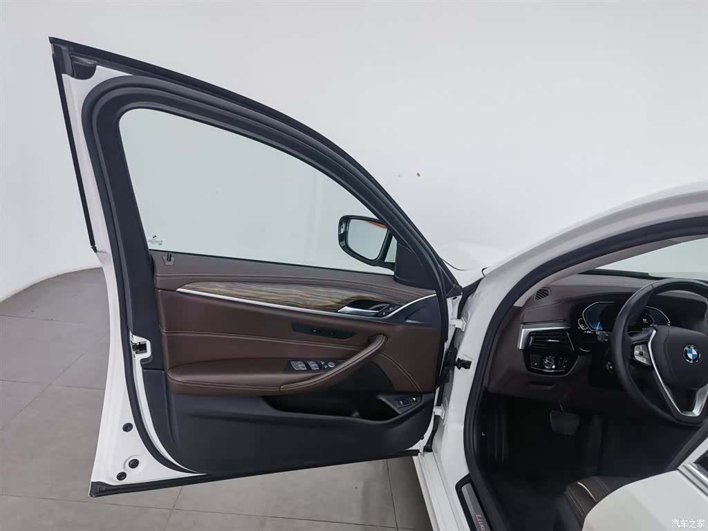 BMW 5 Series, 2019 8