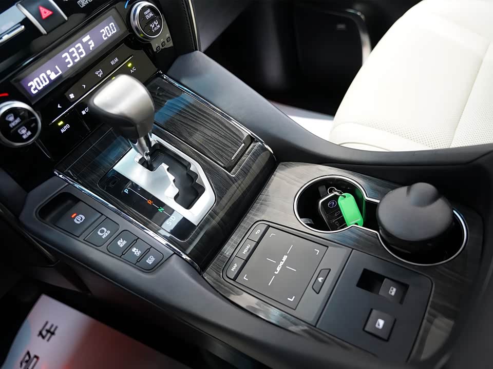 Lexus LM Lexus LM