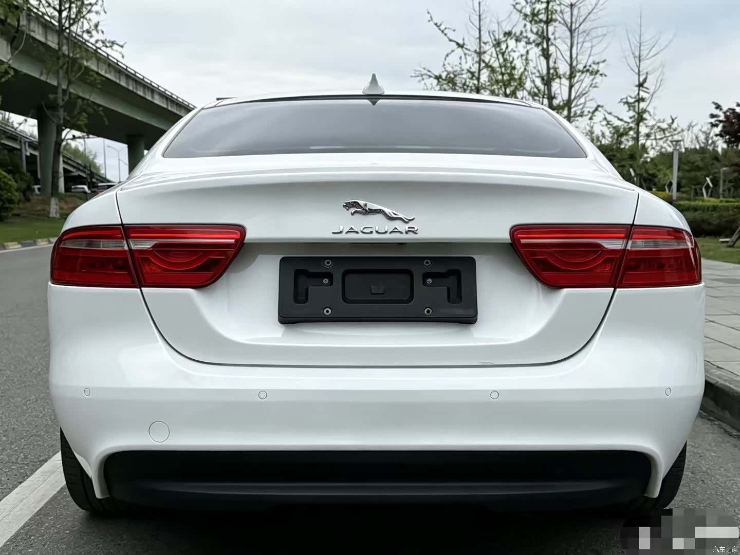 Jaguar XE, 2016 8