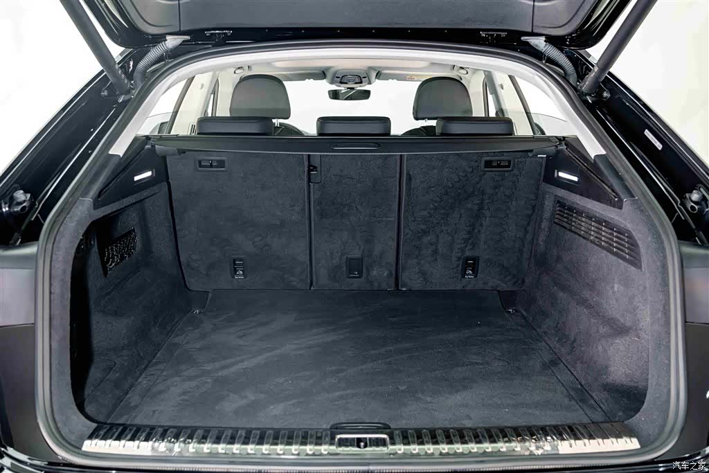 Audi Q8, 2021 24