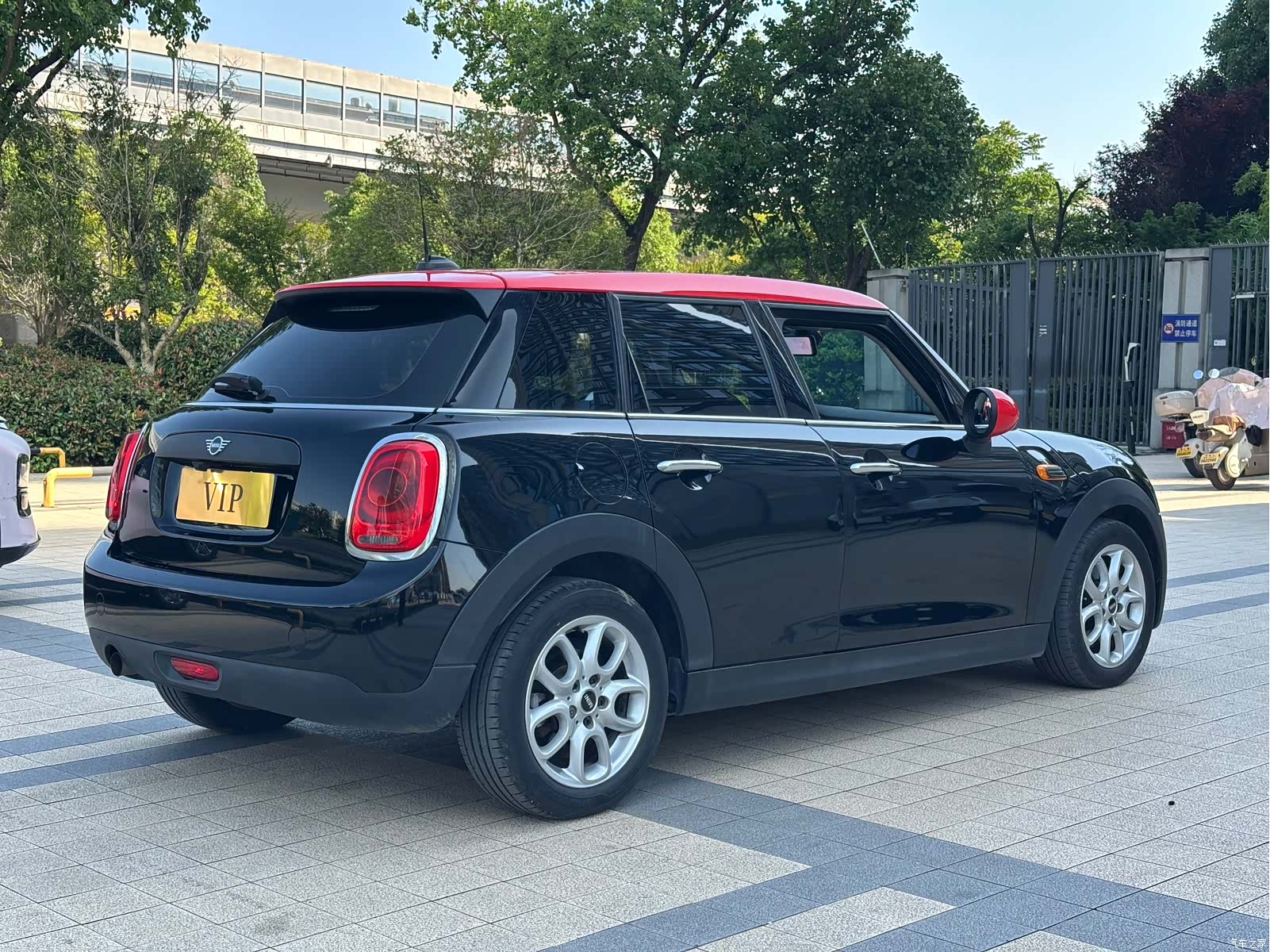 Mini ONE, 2018 15