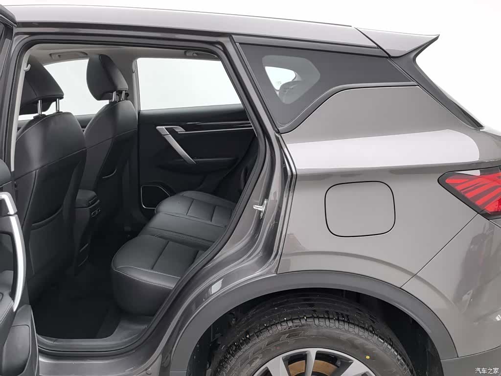 Geely Coolray, 2026 15