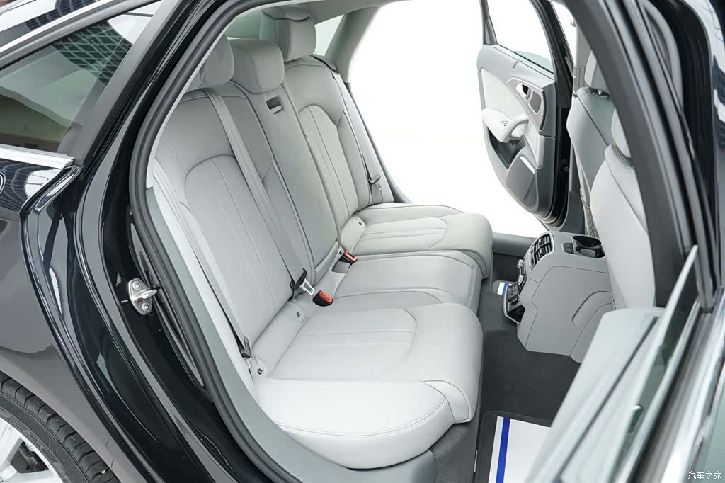 Audi A6L, 2014 29