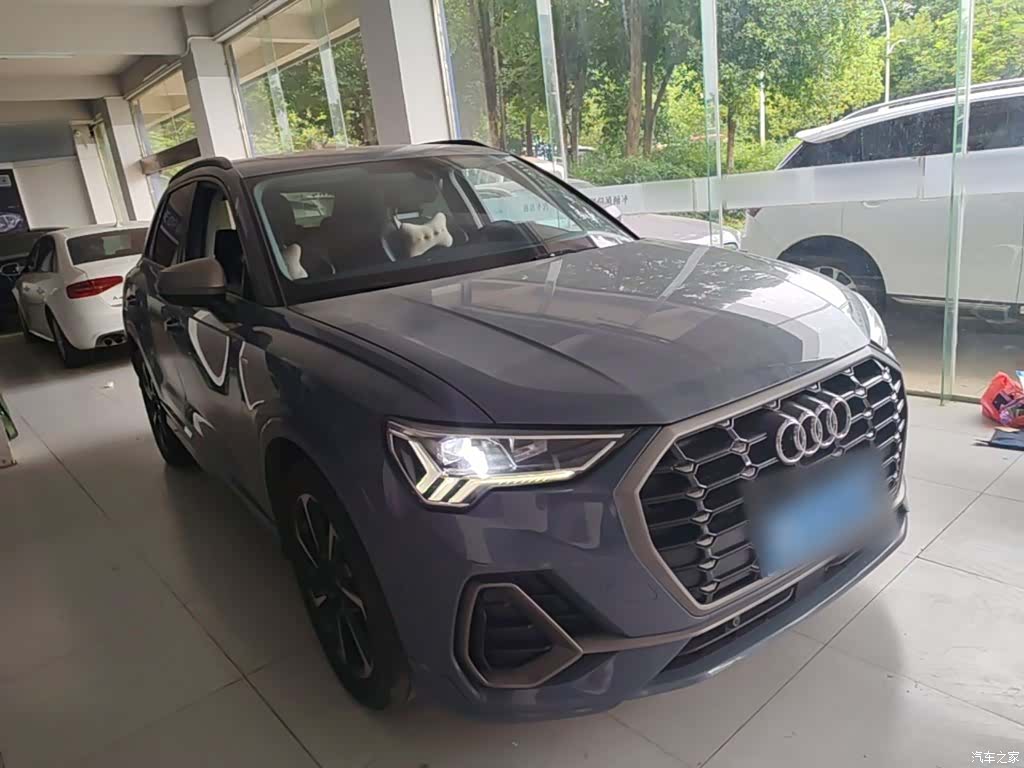 Audi Q3, 2022 4