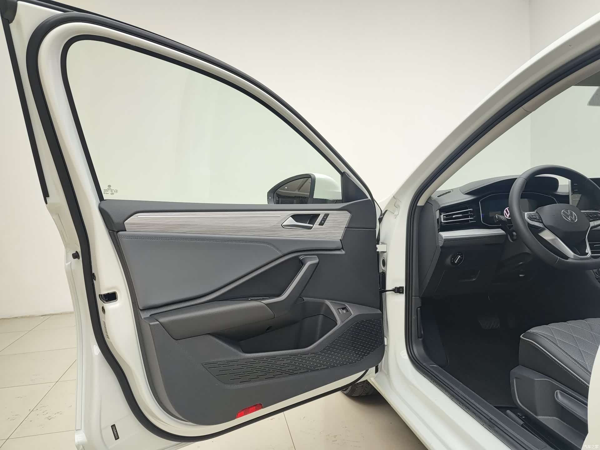 Volkswagen Sagitar, 2024 8