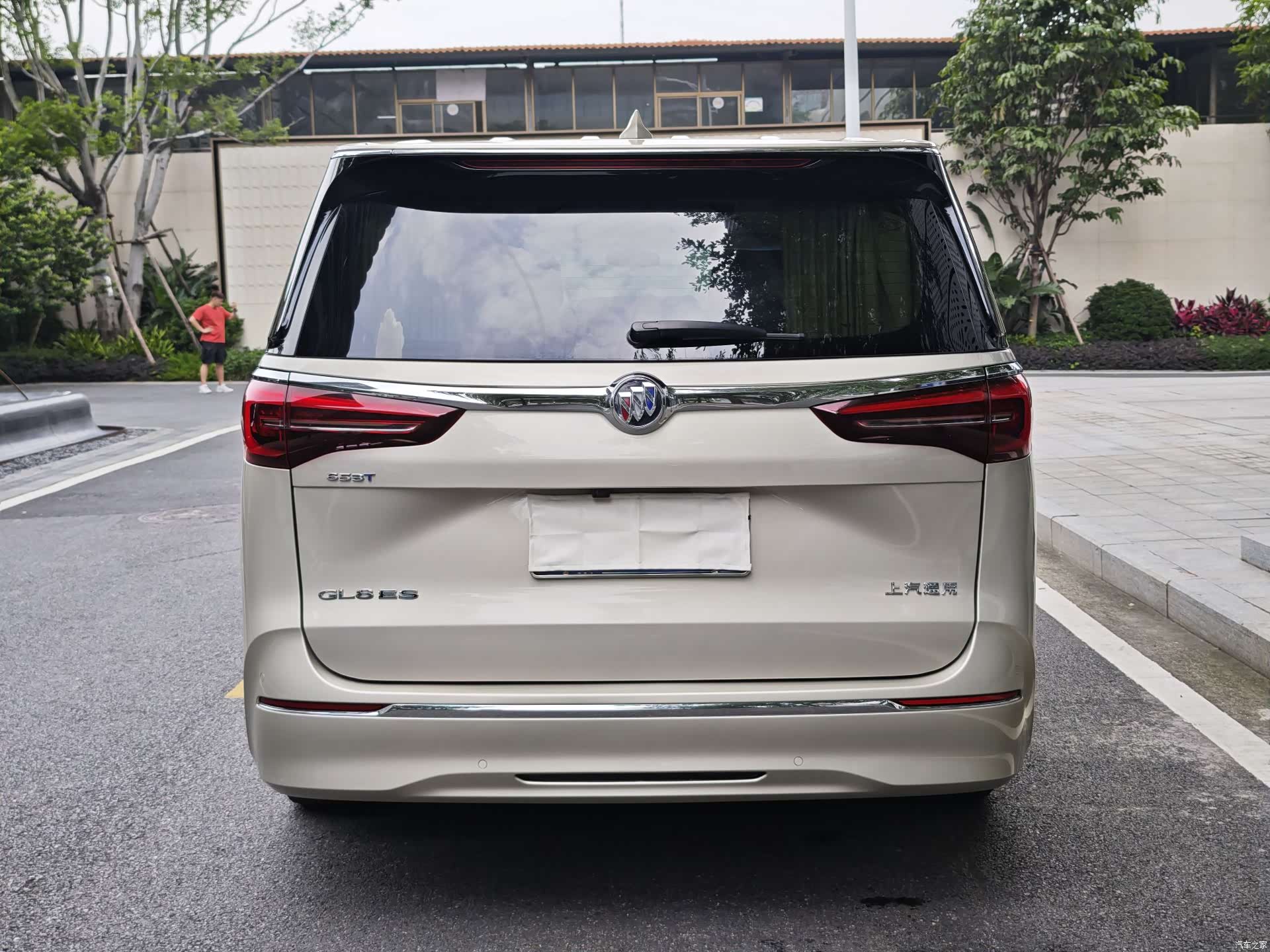 Buick GL8, 2021 3