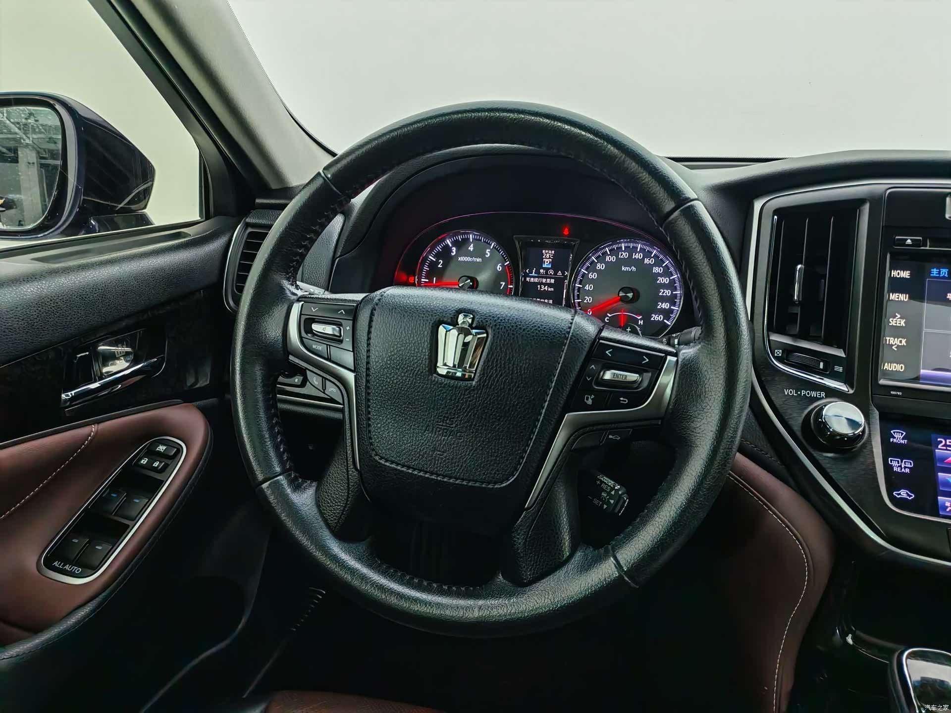 Toyota Crown, 2018 12
