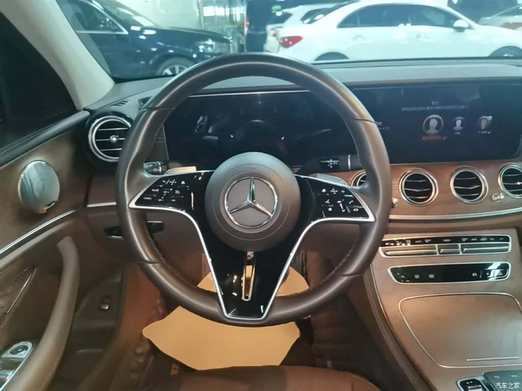 Mercedes-Benz E-Class, 2023 11