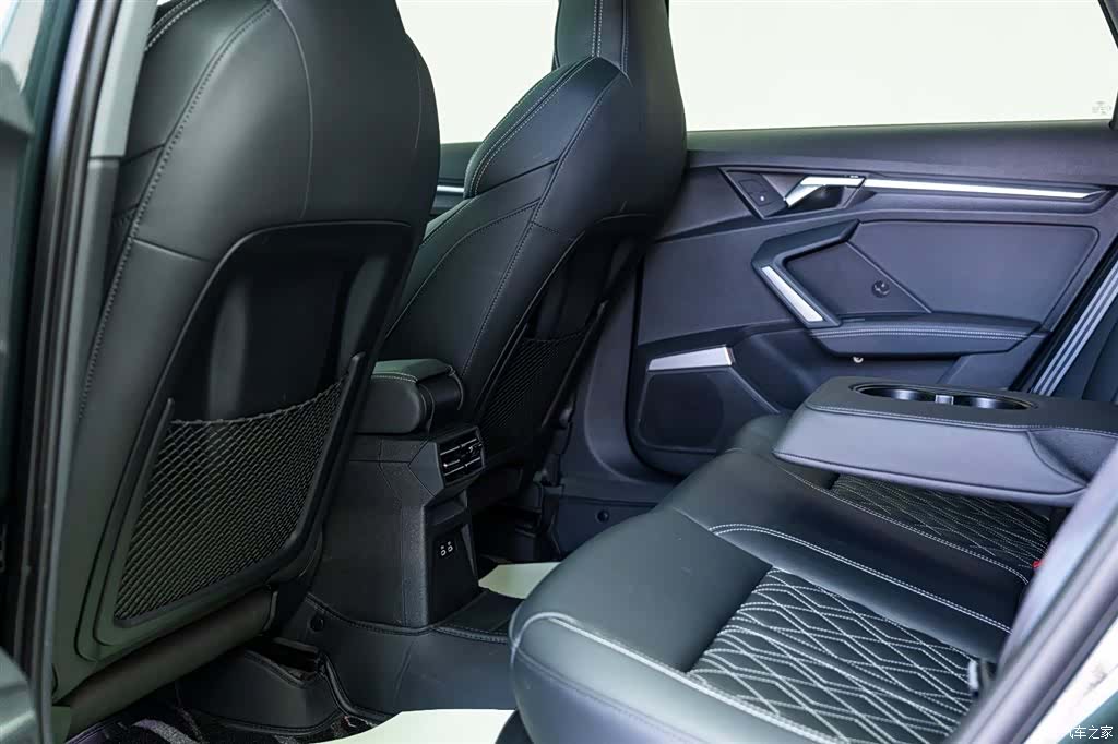Audi Flying Spur, 2025 8
