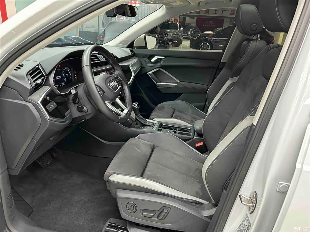 Audi Q3, 2023 11