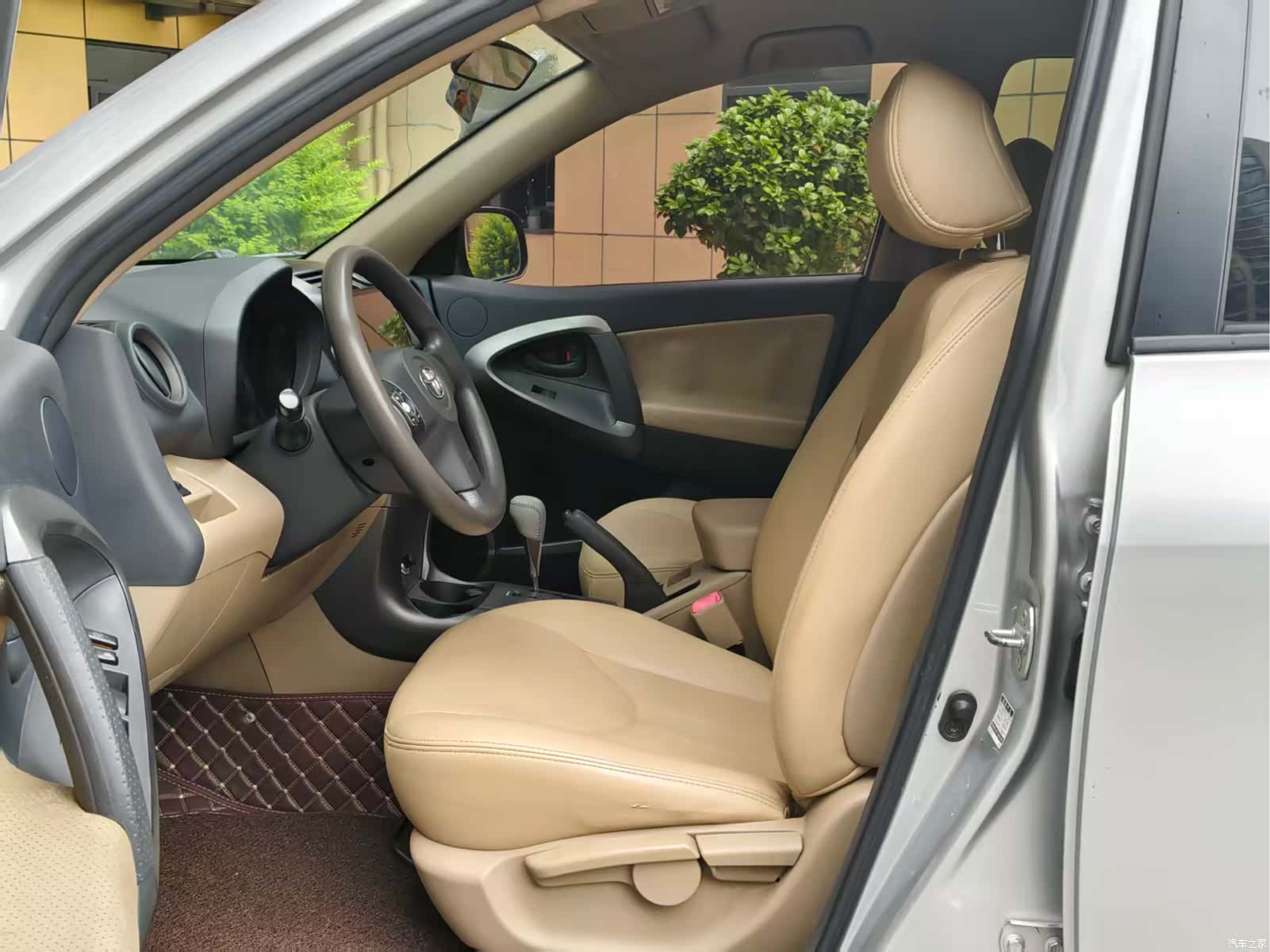 Toyota RAV4, 2013 8