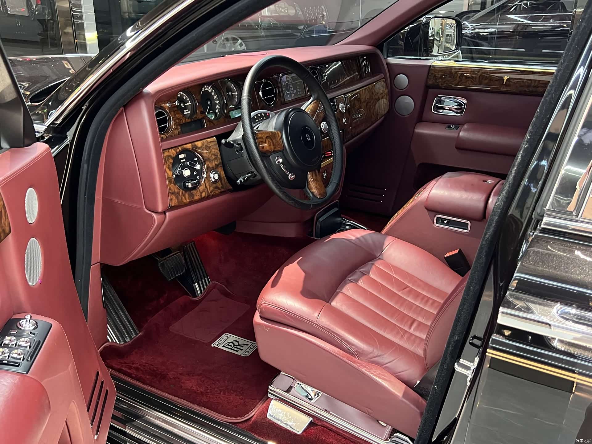 Rolls-Royce Phantom, 2013 все фото