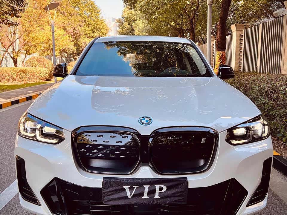 BMW iX3