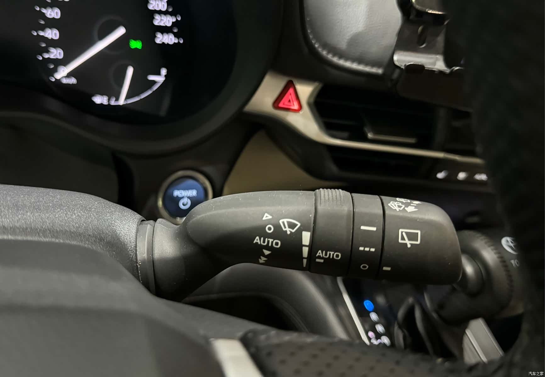 Toyota Granvia, 2023 18