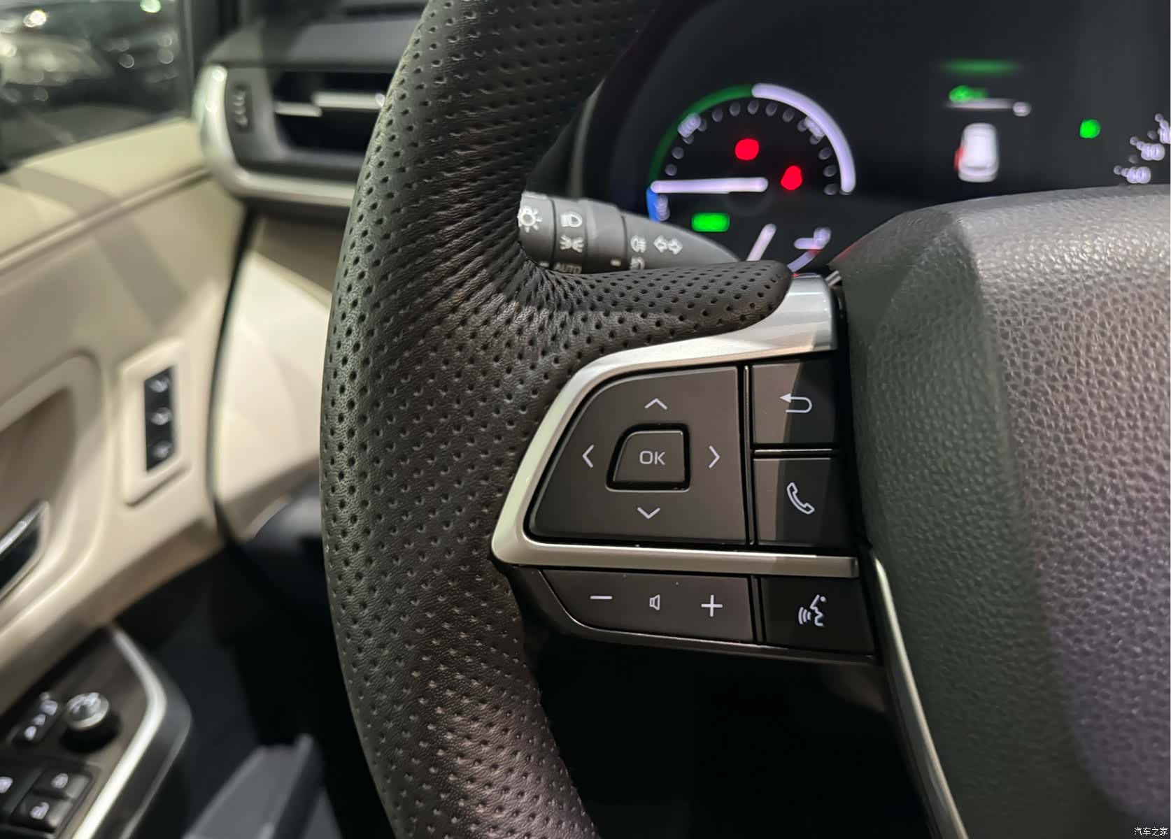 Toyota Granvia, 2023 15