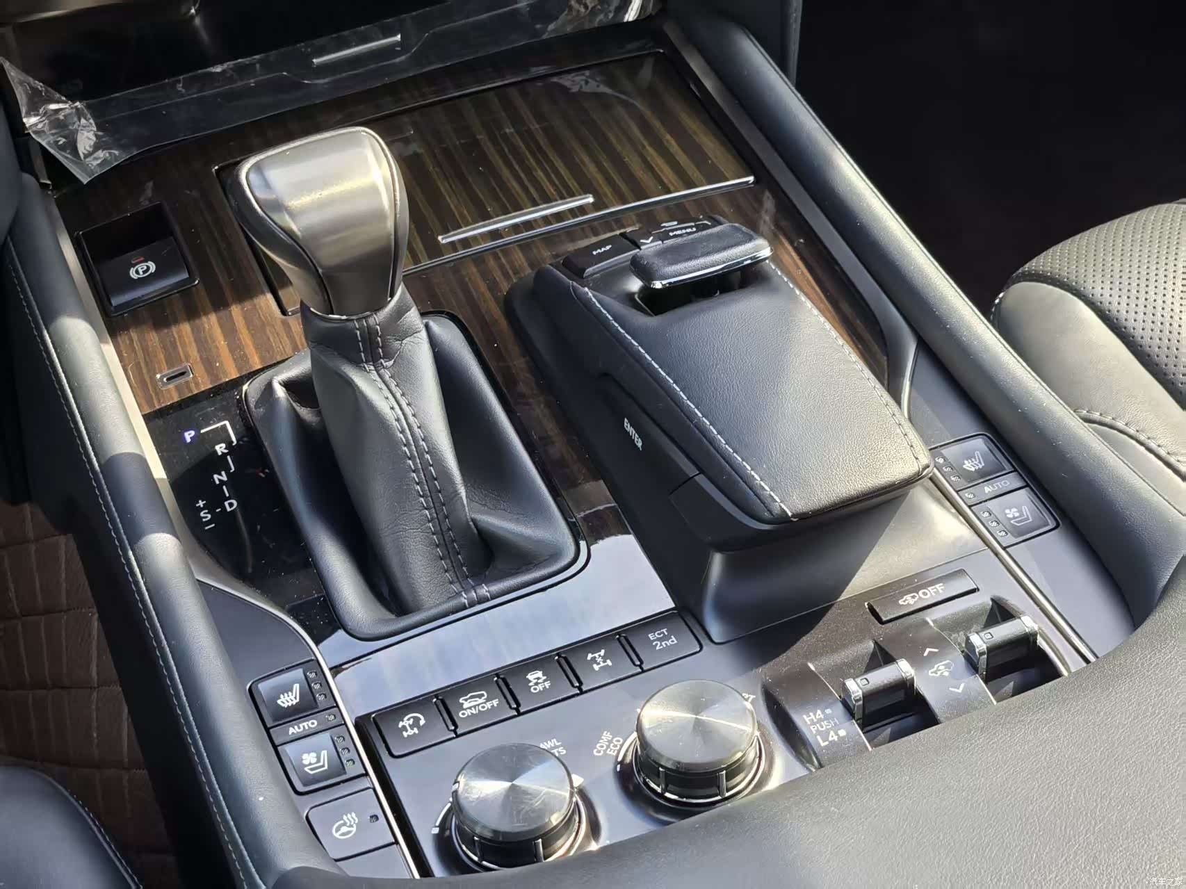 Lexus LX, 2022 13