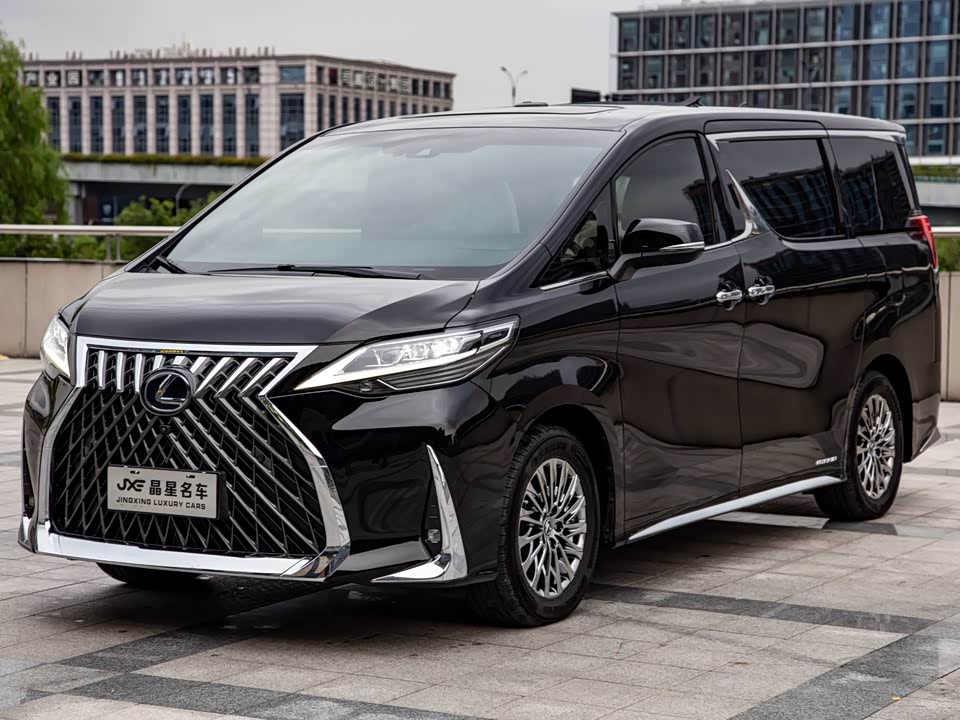 Lexus LM