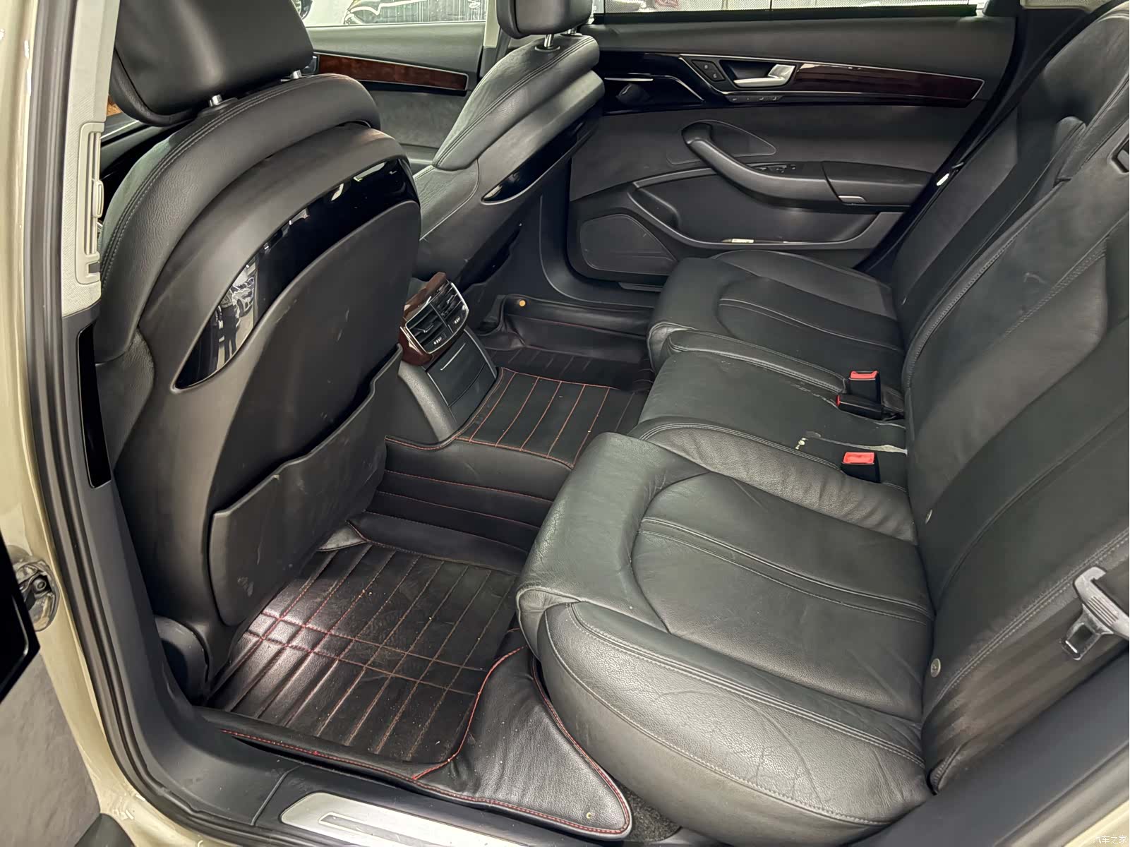 Audi A8L, 2011 10