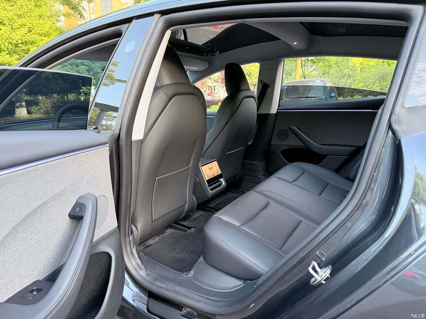 Tesla Model 3, 2025 8
