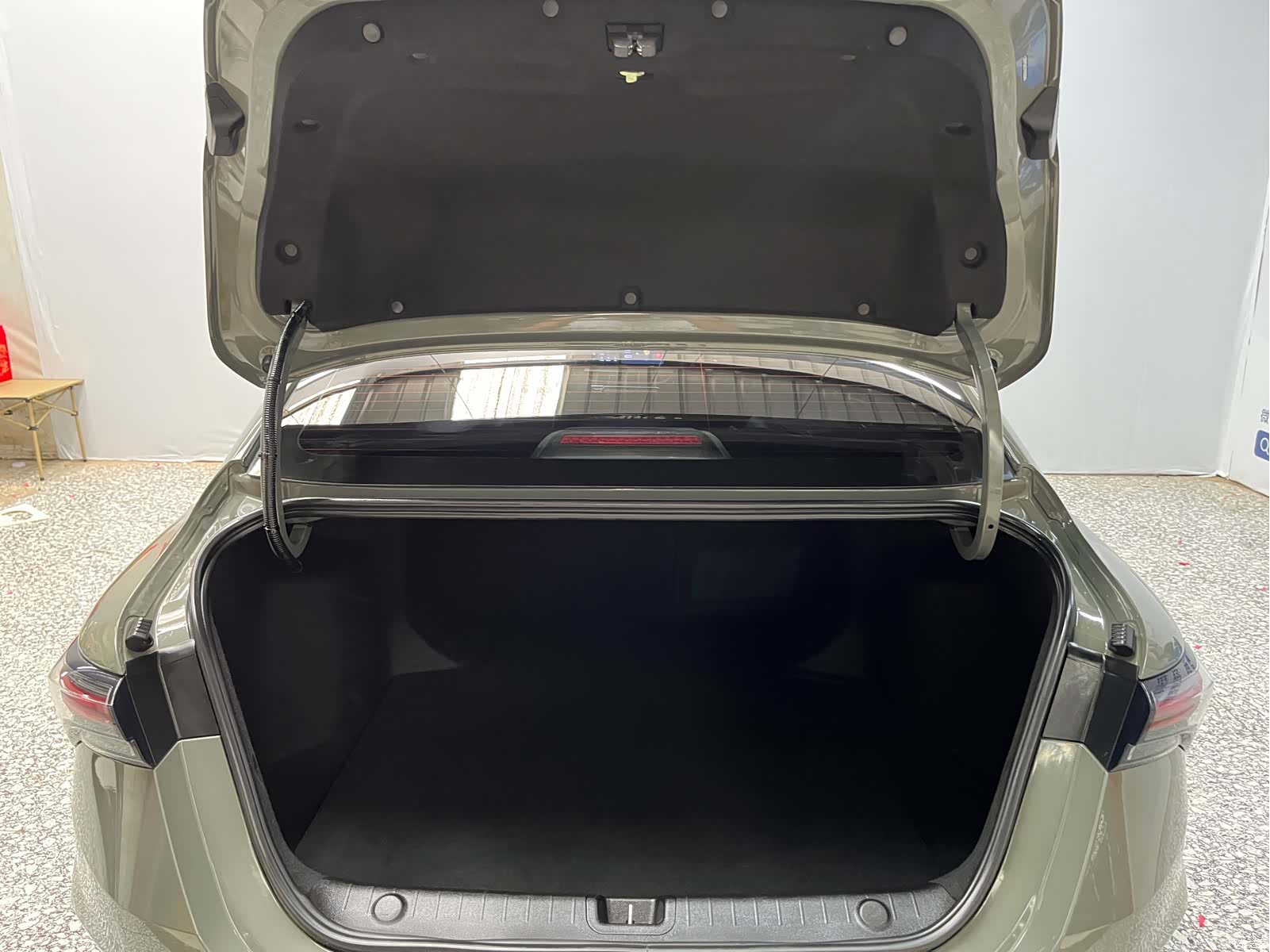 Geely Binray, 2022 13