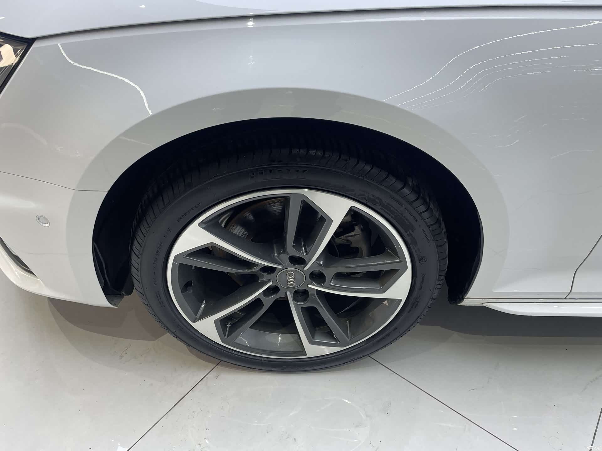 Audi A4L, 2019 13