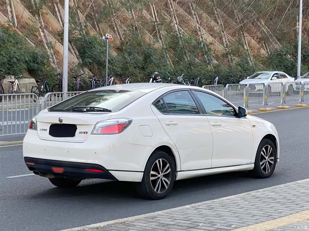 MG MG6, 2012 4