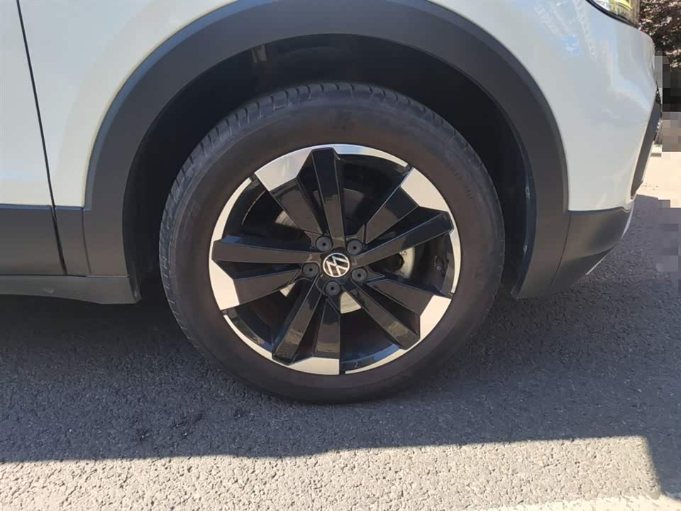 Volkswagen Exploring the shadow