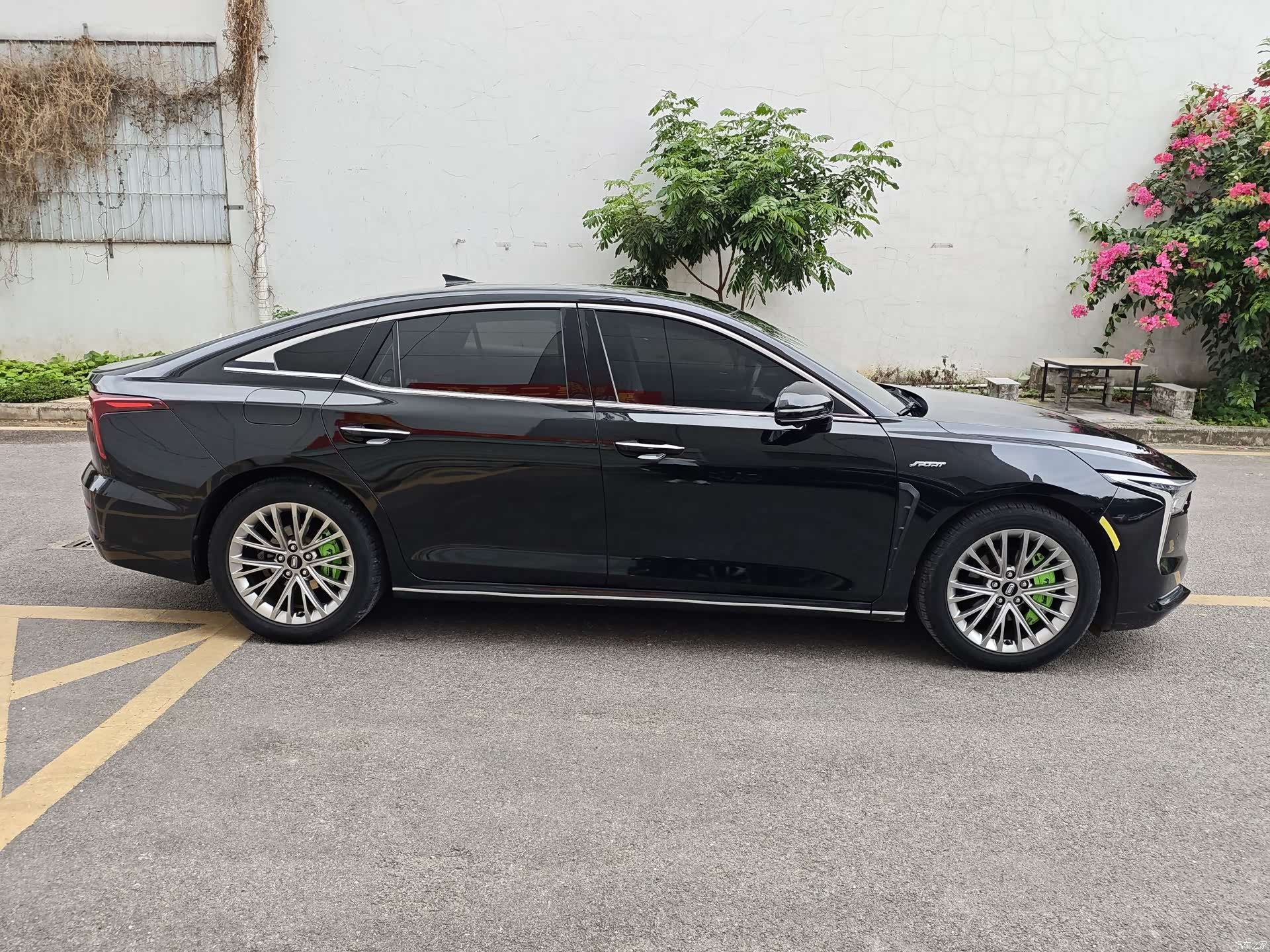 Bestune B70, 2022 13