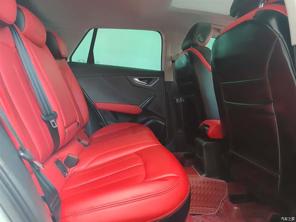 Audi Q2L, 2024 14