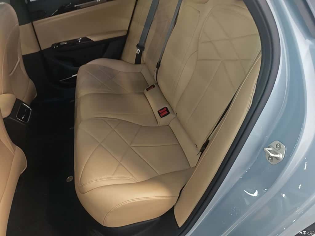 Geely Galaxy L6, 2025 17