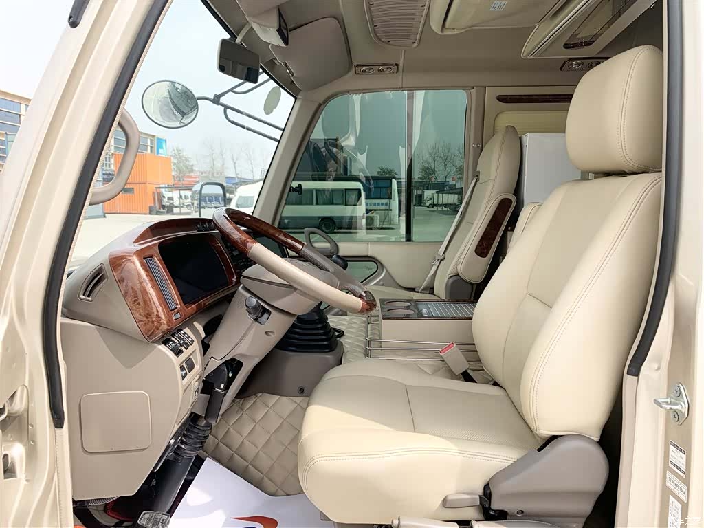 Toyota Coaster, 2017 4
