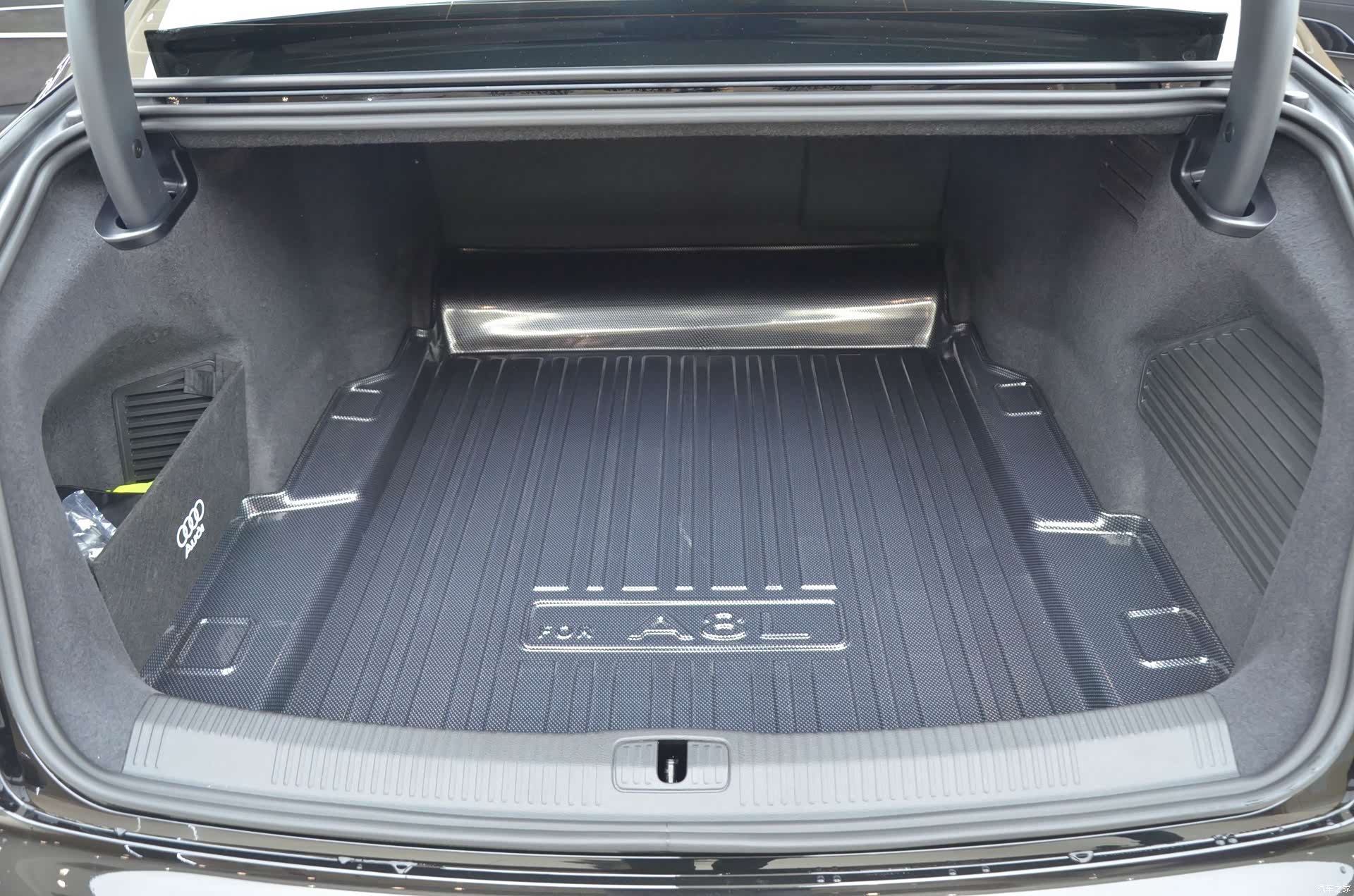 Audi A8L, 2026 15