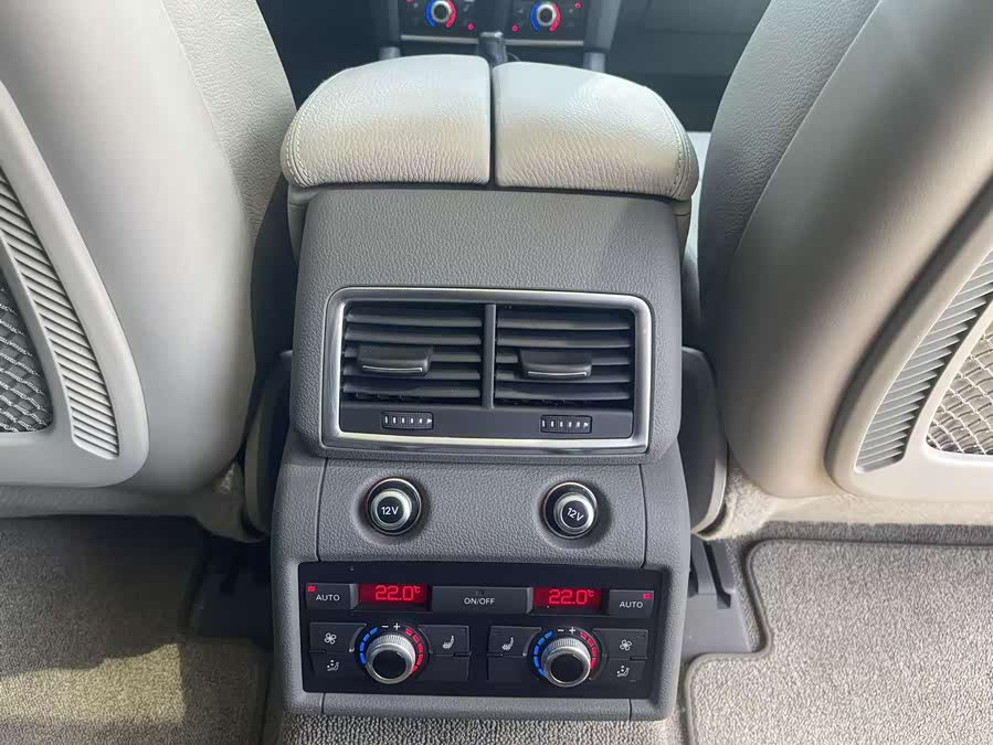 Audi Q7 2010, фото 23